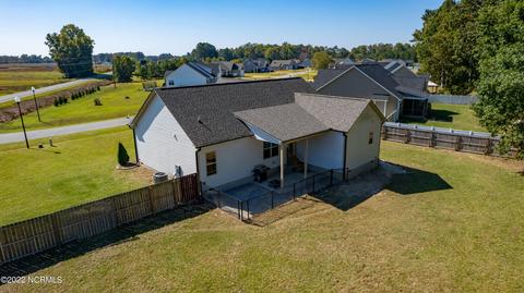18 Watersedge Ln, Smithfield, NC 27577 photo 4