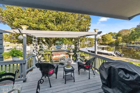 13 Harbour Walk, New Bern, NC 28562 photo 2