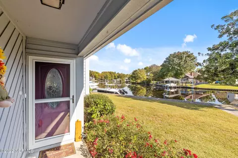 13 Harbour Walk, New Bern, NC 28562 photo 4