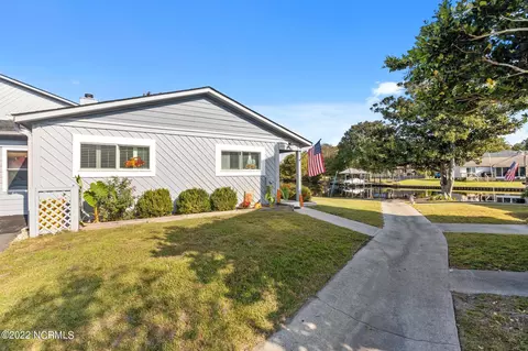 13 Harbour Walk, New Bern, NC 28562 photo 3