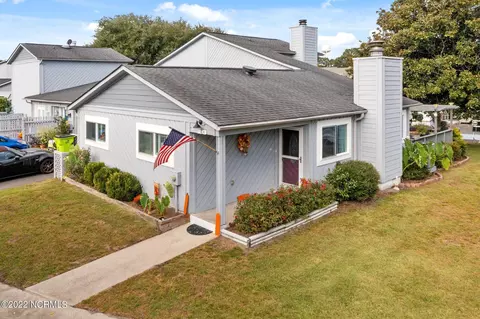 13 Harbour Walk, New Bern, NC 28562 photo 1