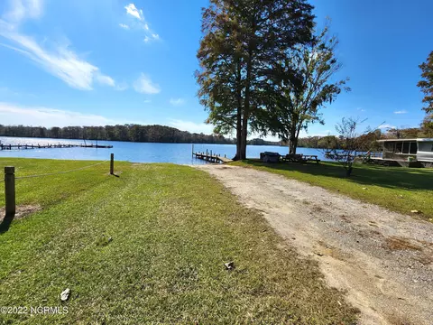 1230 Sans Souci Rd, Windsor, NC 27983 photo 3