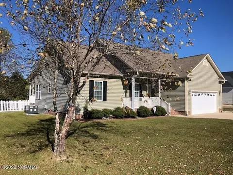 160 Eureka Ave, Washington, NC 27889 photo 2