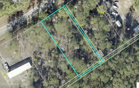276 Village Dr, Beaufort, NC 28516