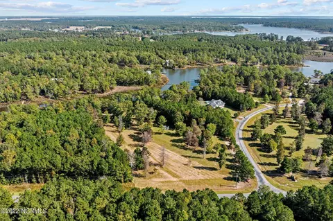 22 Pinecrest Rd, Bath, NC 27808