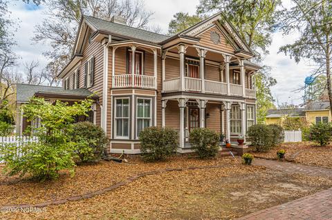 538 Carthage St, Cameron, NC 28326 photo 4