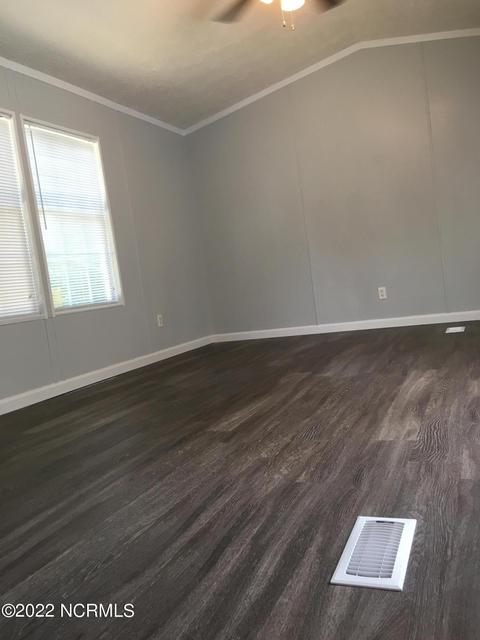 105 Laura Dr, Hubert, NC 28539 photo 5