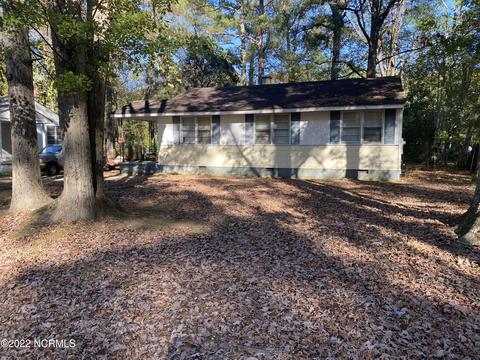 2213 Ivy Rd, Kinston, NC 28501