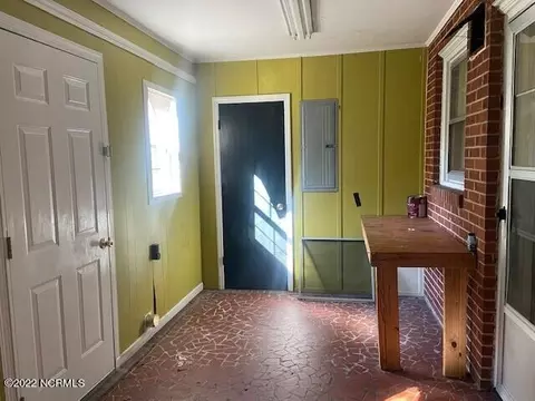 413 E 10th St, Washington, NC 27889 photo 2