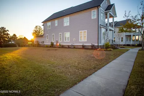 809 E Front St, New Bern, NC 28560 photo 2