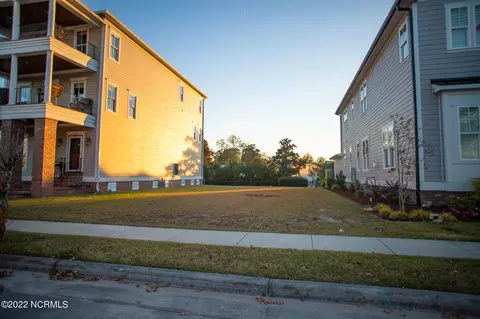 809 E Front St, New Bern, NC 28560 photo 1