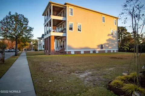 809 E Front St, New Bern, NC 28560 photo 3