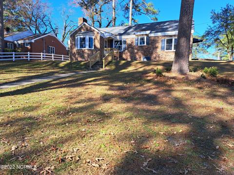 208 E Franklin St, Williamston, NC 27892 photo 1