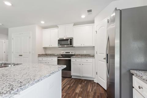 229 Poppleton Dr, Hampstead, NC 28443 photo 9