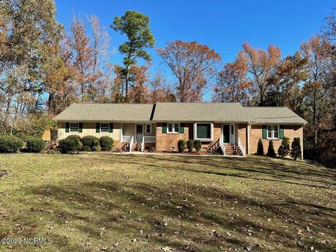 2407 Chestnut Ln, Elizabethtown, NC 28337