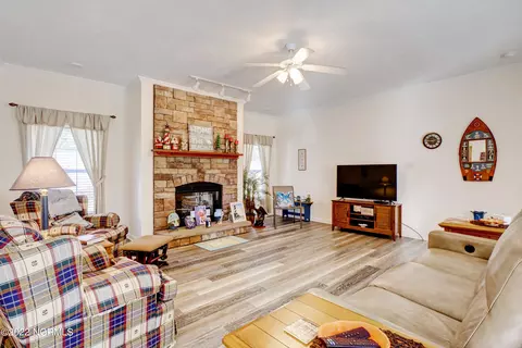 105 Rustic Ct, Hampstead, NC 28443 photo 3