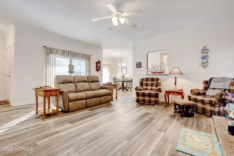 105 Rustic Ct, Hampstead, NC 28443 photo 4