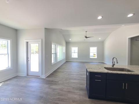 540 Barber Rd, Boiling Spring Lakes, NC 28461 photo 6