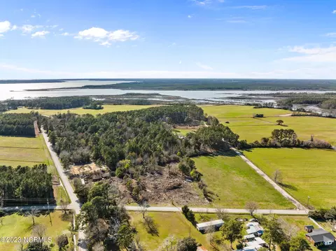 833 Russells Creek Rd, Beaufort, NC 28516