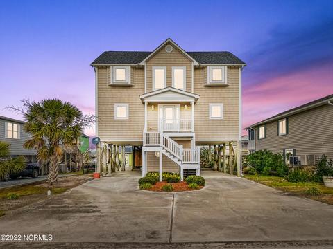 1044 1st St, Surf City, NC 28445