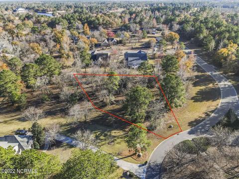 200 October Glory Dr, Wallace, NC 28466