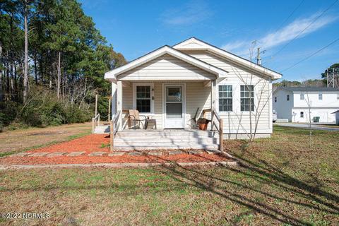 1052 Orange St, Newport, NC 28570