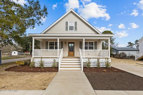208 Pollock St, Pollocksville, NC 28573
