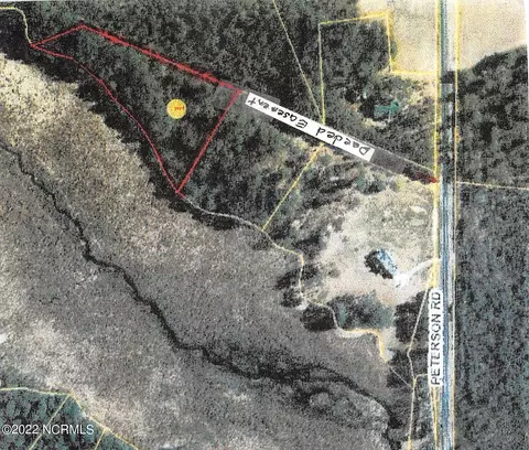 3 Peterson Rd, Clinton, NC 28328