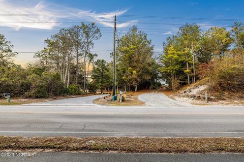 10008 Coast Guard Rd, Emerald Isle, NC 28594