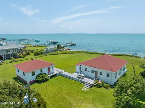 782 Island Rd, Harkers Island, NC 28531
