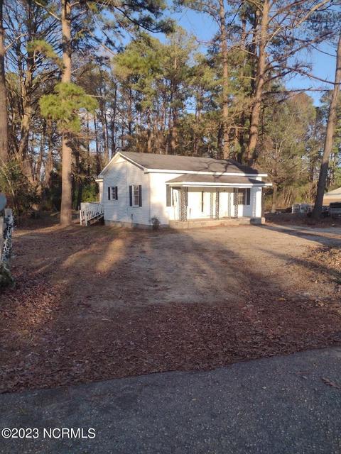 94 N Mitchell Ford Rd, Clarkton, NC 28433