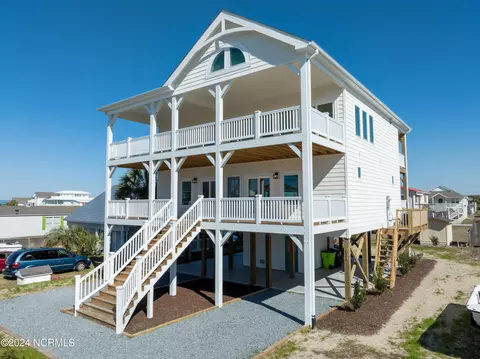 3006 3rd St, Surf City, NC 28445
