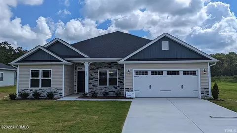 808 Madison Ann Dr, La Grange, NC 28551