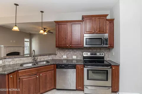 104 Padstone Ct, Dudley, NC 28333 photo 7