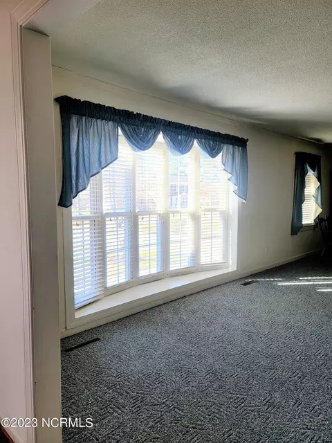 109 Crest Dr, Mount Olive, NC 28365 photo 3