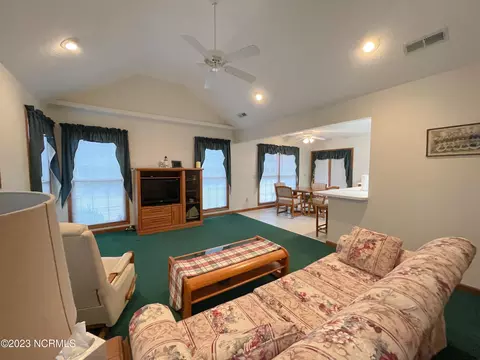 302 Shearwater Dr, Hampstead, NC 28443 photo 8