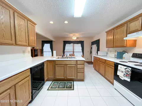 302 Shearwater Dr, Hampstead, NC 28443 photo 11