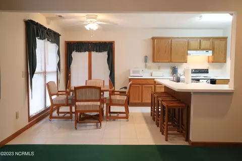 302 Shearwater Dr, Hampstead, NC 28443 photo 9