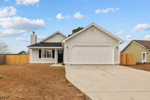 408 Dion Dr, Hubert, NC 28539 photo 1