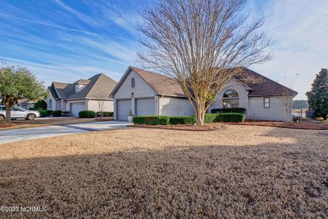 110 Castle Bay Dr, Hampstead, NC 28443 photo 1