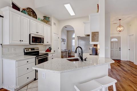 110 Castle Bay Dr, Hampstead, NC 28443 photo 8
