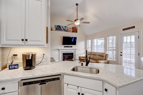 110 Castle Bay Dr, Hampstead, NC 28443 photo 7
