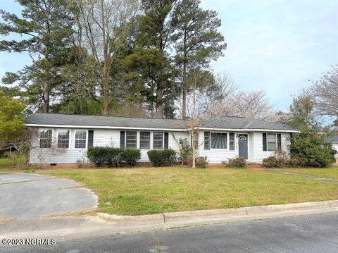 313 N Harrell St, Wallace, NC 28466