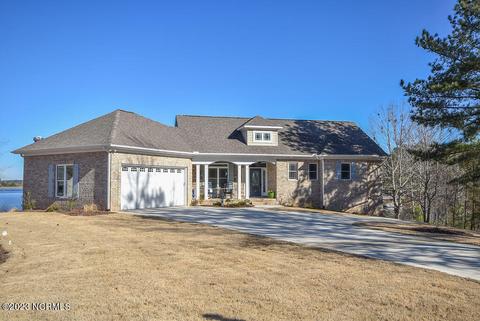 224 Beths Pt, West End, NC 27376