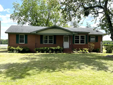 8047 Stantonsburg Rd, Farmville, NC 27828