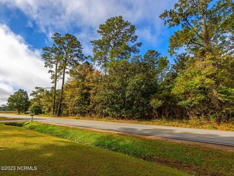 241 Swansboro Loop Rd, Swansboro, NC 28584