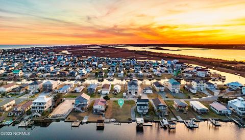9102 9th St, Surf City, NC 28445