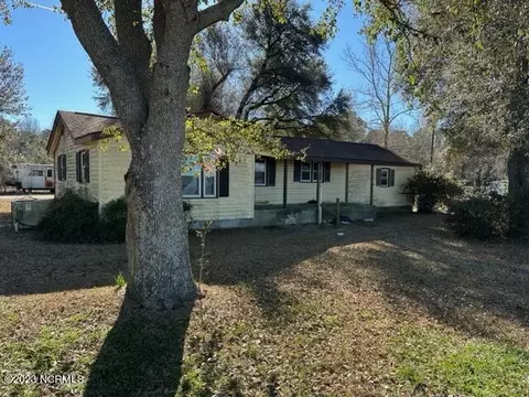 735 Five Mile Rd, Richlands, NC 28574