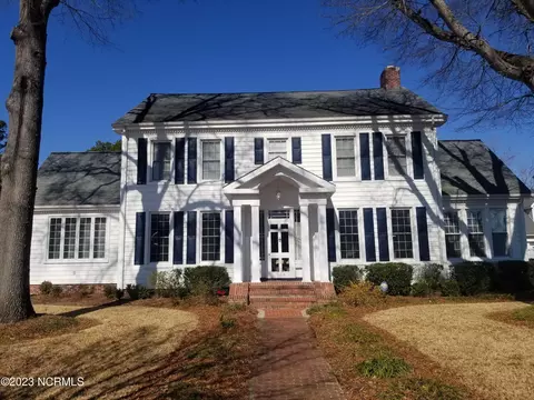 108 W Academy St, Williamston, NC 27892