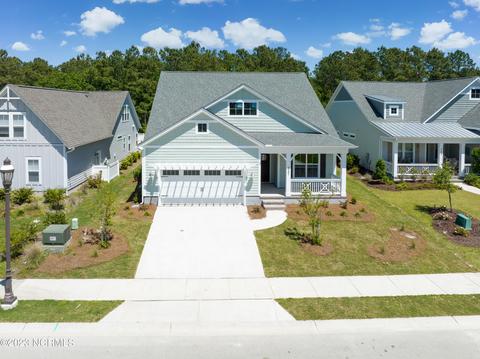 521 Moss Lake Ln, Holly Ridge, NC 28445